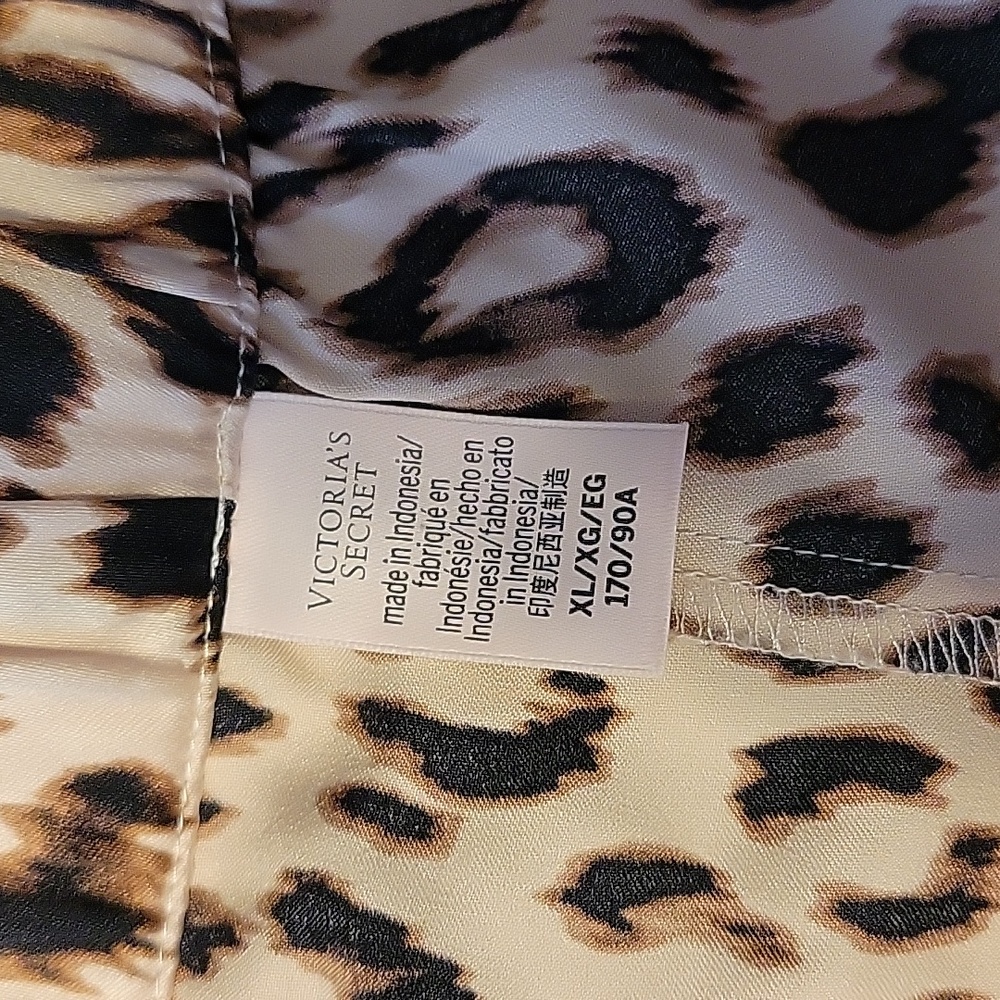Women's silk cheetah print shorts - Picture 3 of 4